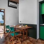 Ξενοδοχείο με διαμερίσματα Eco Village Baia Delle Ginestre Teulada
