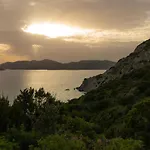 Ξενοδοχείο με διαμερίσματα Eco Village Baia Delle Ginestre 4*