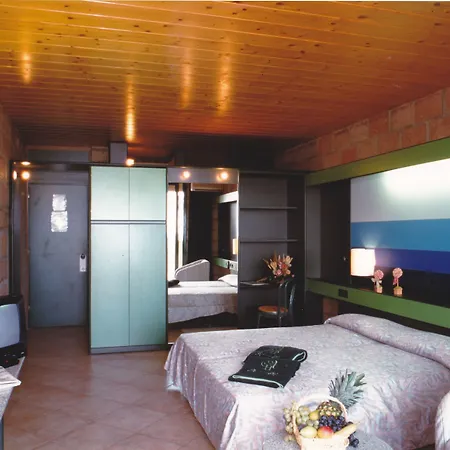 Hotel apartamentowy Eco Village Baia Delle Ginestre 4*