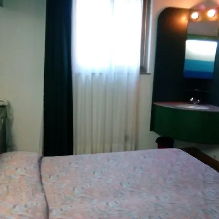 Eco Village Baia Delle Ginestre 4* 特乌拉达