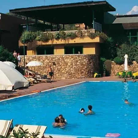 Lägenhetshotell Eco Village Baia Delle Ginestre 4*