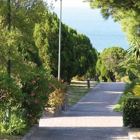 Eco Village Baia Delle Ginestre טאולאדה